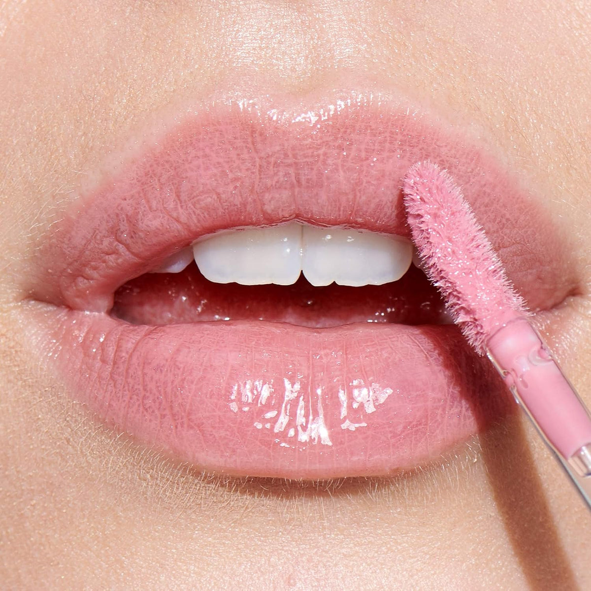 e.l.f. Lip Plumping Gloss. Sparkling Rosé | High-Shine Sheer Color. Hydrates & Creates Fuller Lips With Vitamin E. Vegan & Cruelty-Free. Sparkling Rosé. 0.09 Fl Oz